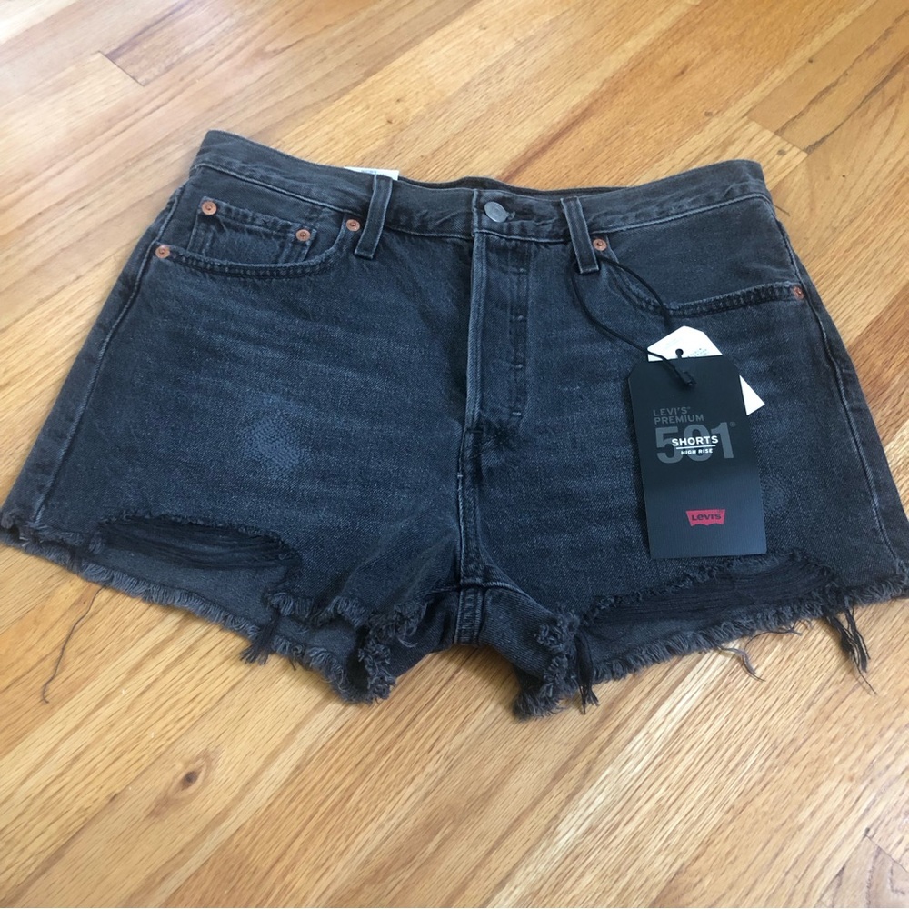 Levi’s 501 high rise distressed shorts 29 NWT